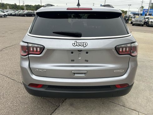 Used 2018 Jeep Compass Latitude w/ Popular Equipment Group AWD/4WD image 6