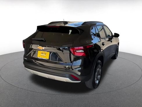 Used 2025 Chevrolet Trax LT FWD image 13