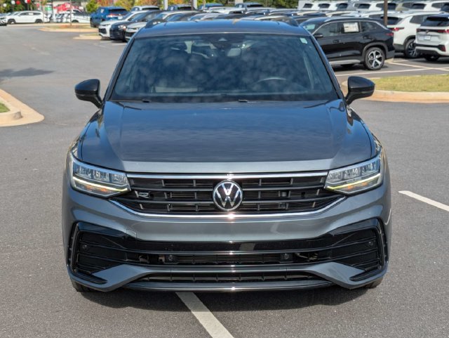 Used 2023 Volkswagen Tiguan SE R-Line FWD image 9