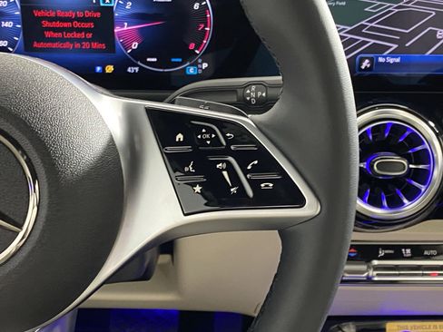 Certified 2025 Mercedes-Benz GLB 250 4MATIC image 28