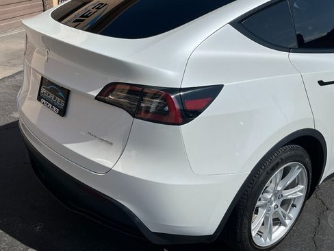 Used 2021 Tesla Model Y Long Range AWD/4WD image 16