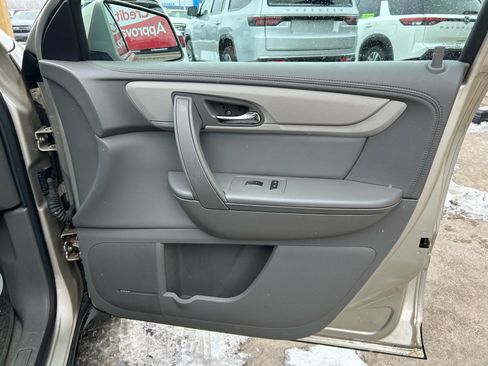 Used 2015 Chevrolet Traverse LT image 17