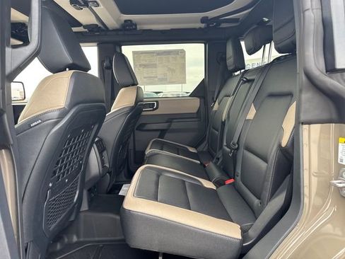 Used 2025 Ford Bronco Big Bend w/ Black Diamond Package image 14