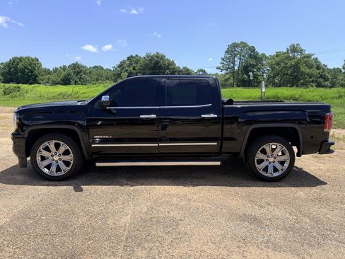Used 2018 GMC Sierra 1500 Denali w/ Denali Ultimate Package AWD/4WD image 2