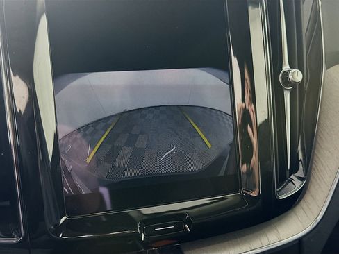 Used 2025 Volvo XC60 B5 Plus image 23