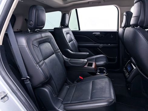 Used 2020 Lincoln Aviator Reserve w/ Equipment Group 201A image 40