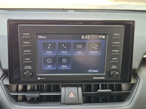 Used 2021 Toyota RAV4 LE FWD image 11