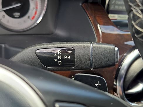 Used 2013 Mercedes-Benz GLK 350 4MATIC image 16