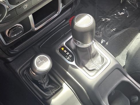 Used 2024 Jeep Gladiator Sport AWD/4WD image 26