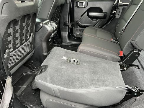 Used 2020 Jeep Wrangler Unlimited Rubicon w/ Steel Bumper Group image 16