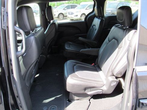 Used 2025 Chrysler Pacifica Select FWD image 30