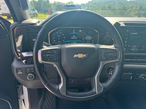 Used 2023 Chevrolet Silverado 1500 LT AWD/4WD image 17