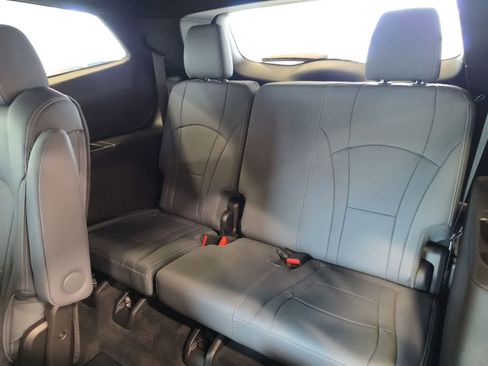 Used 2023 Buick Enclave Essence w/ Sport Touring Edition FWD image 33