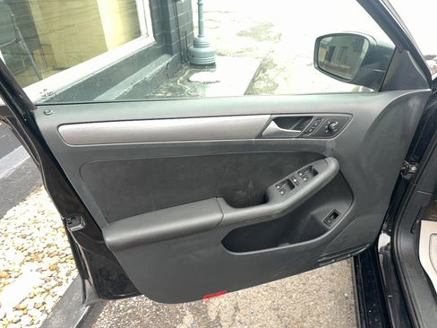 Used 2016 Volkswagen Jetta Sport image 15