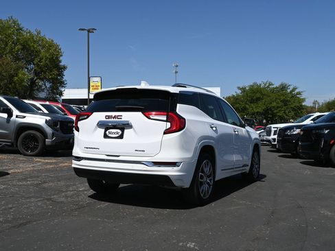 Used 2024 GMC Terrain Denali w/ Denali Premium Package AWD/4WD image 5