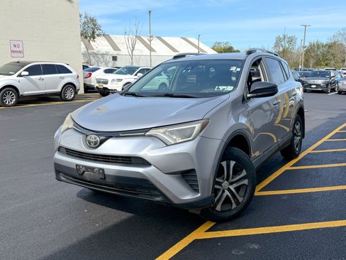 Used 2017 Toyota RAV4 LE image 3