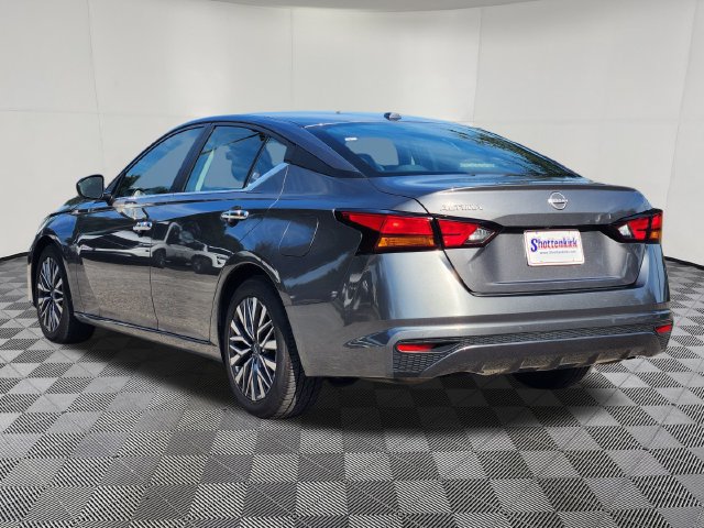 Used 2025 Nissan Altima 2.5 SV FWD image 8
