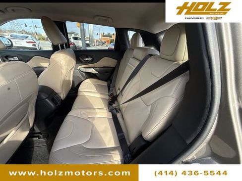 Used 2018 Jeep Cherokee Limited image 23