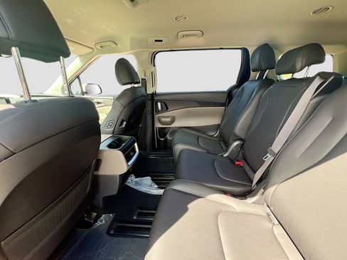 New 2026 Kia Carnival EX FWD image 25