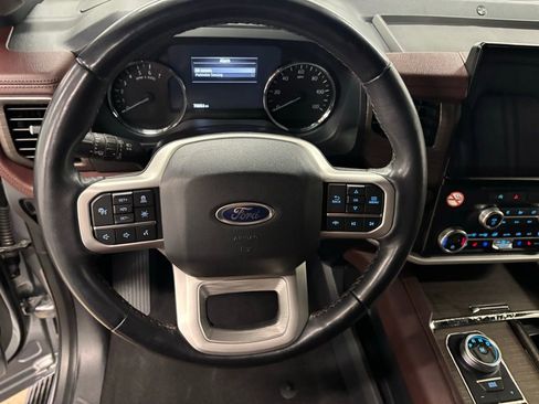 Used 2024 Ford Expedition Limited image 16