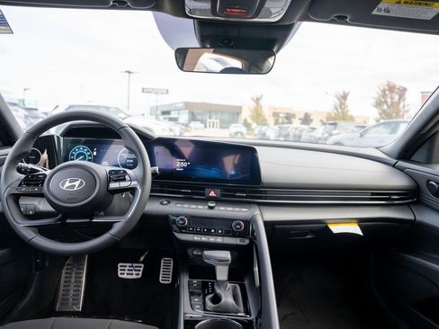 New 2025 Hyundai Elantra SEL image 15