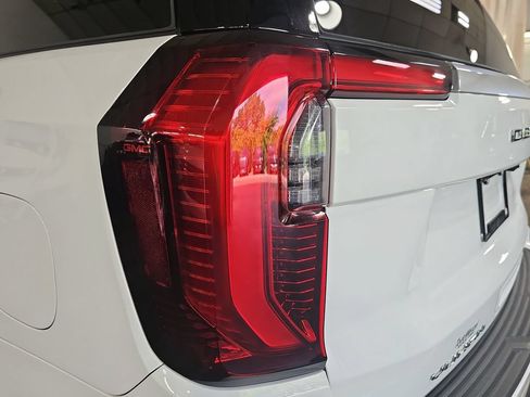 Used 2026 GMC Yukon Denali w/ Sun & Power Step Package AWD/4WD image 41