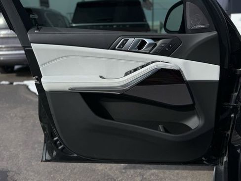 Used 2025 BMW X5 xDrive40i w/ Premium Enhanced Package image 16