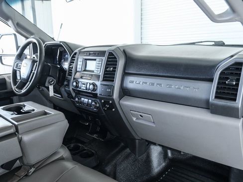 Used 2018 Ford F250 XL w/ Power Equipment Group image 42