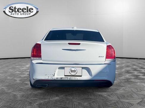 Used 2016 Chrysler 300 Limited image 4