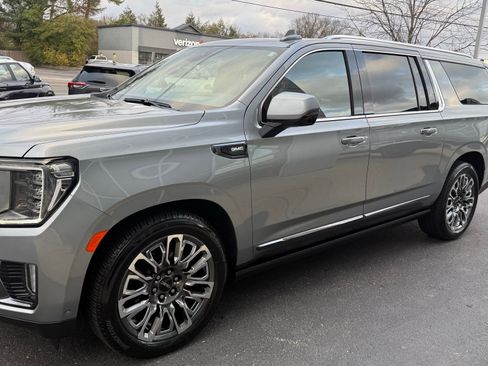 Used 2024 GMC Yukon XL Denali Ultimate image 8