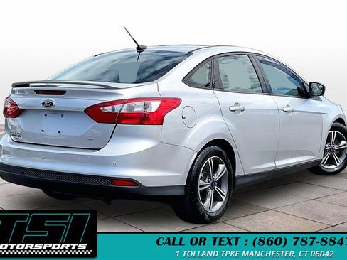 Used 2014 Ford Focus SE w/ SE Sport Package FWD image 2