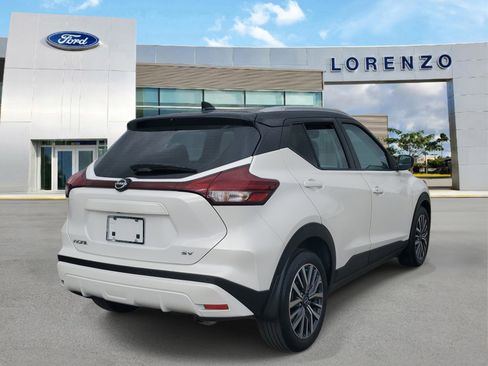 Used 2023 Nissan Kicks SV image 5