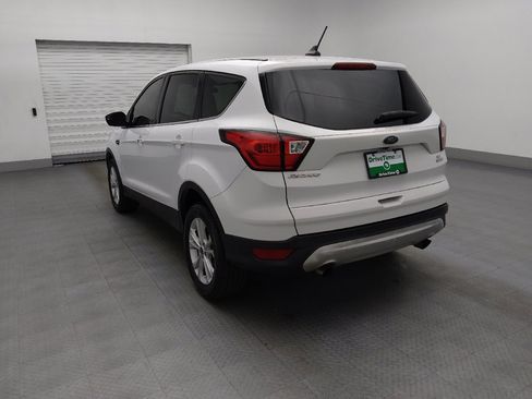 Used 2019 Ford Escape SE image 5