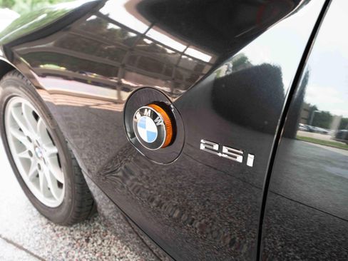 Used 2004 BMW Z4 2.5i RWD image 26