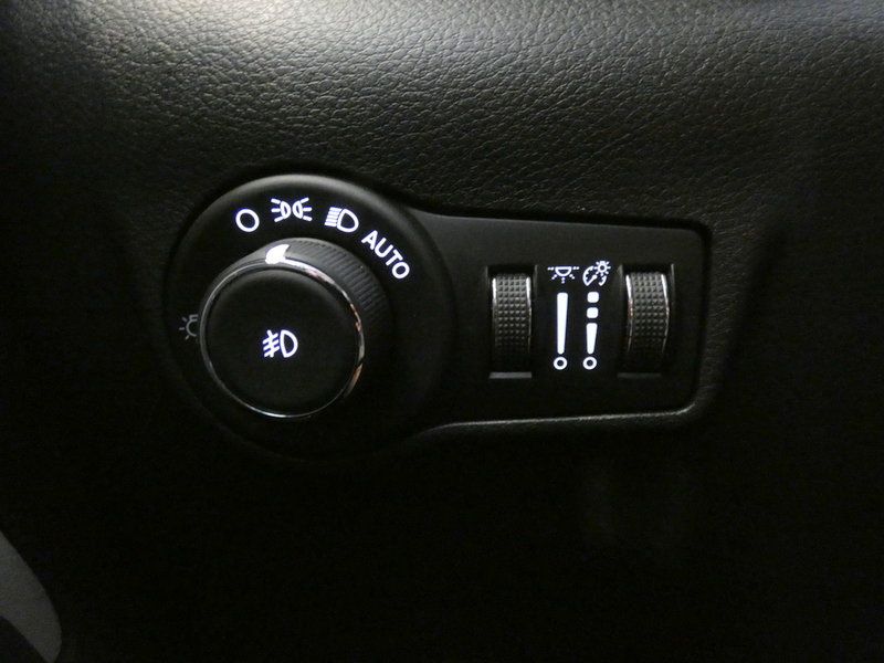 Used 2025 Jeep Compass Limited AWD/4WD image 16