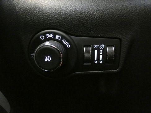 Used 2025 Jeep Compass Limited AWD/4WD image 16