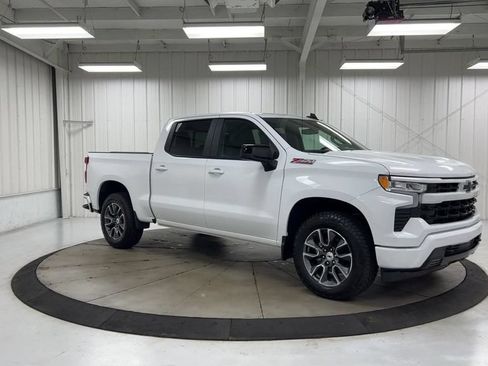 Used 2023 Chevrolet Silverado 1500 RST AWD/4WD image 2