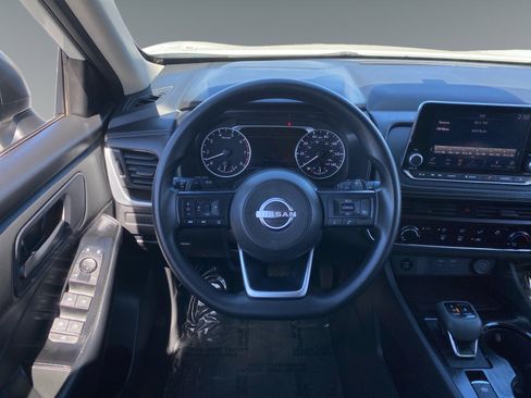 Used 2024 Nissan Rogue S image 12