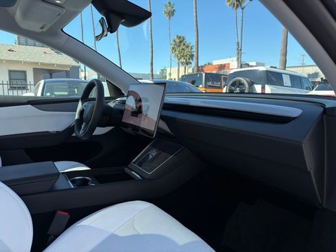 Used 2026 Tesla Model Y Long Range image 30