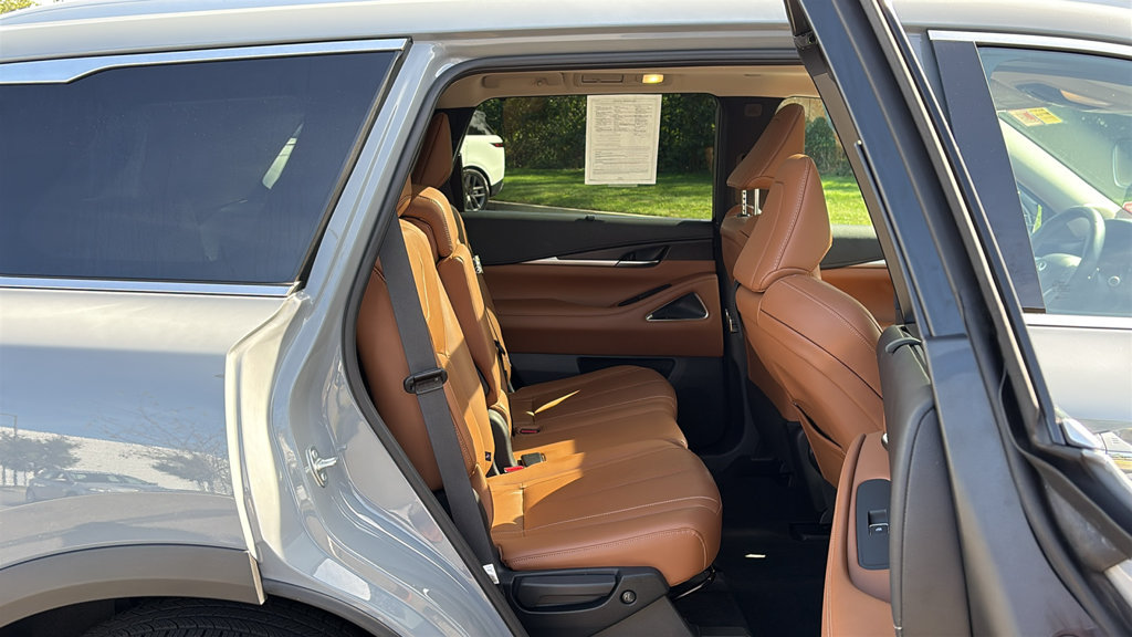 Used 2025 INFINITI QX60 Sensory w/ Vision Package AWD/4WD image 31