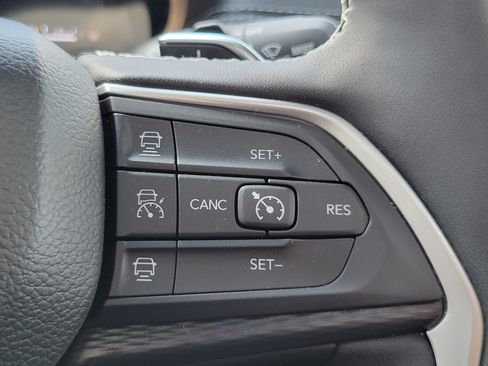 Used 2025 Jeep Grand Cherokee L Altitude AWD/4WD image 14