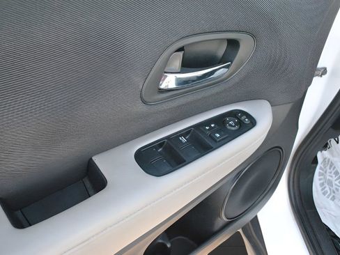 Used 2020 Honda HR-V LX image 24