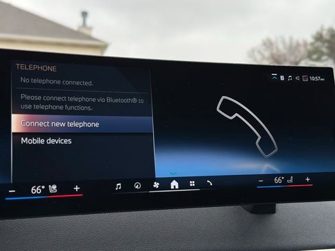 Used 2024 BMW iX xDrive50 w/ Premium Package image 32