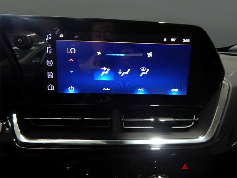 Used 2025 Chevrolet Trax RS w/ Sunroof Package image 28