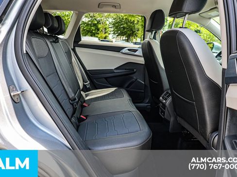 Used 2025 Volkswagen Taos SE FWD image 22