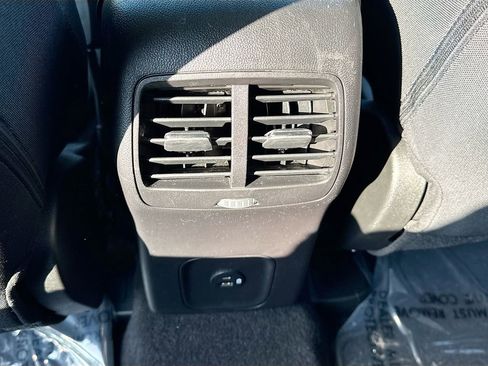 Used 2022 Ford Escape SE image 21