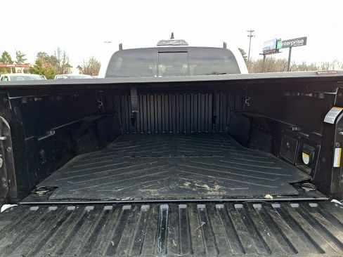 Certified 2022 Toyota Tacoma TRD Off-Road image 31