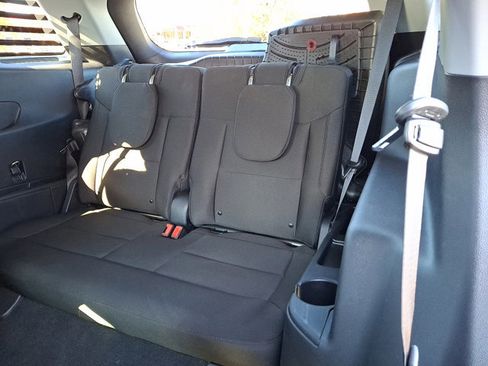 Used 2021 Ford Explorer XLT image 11