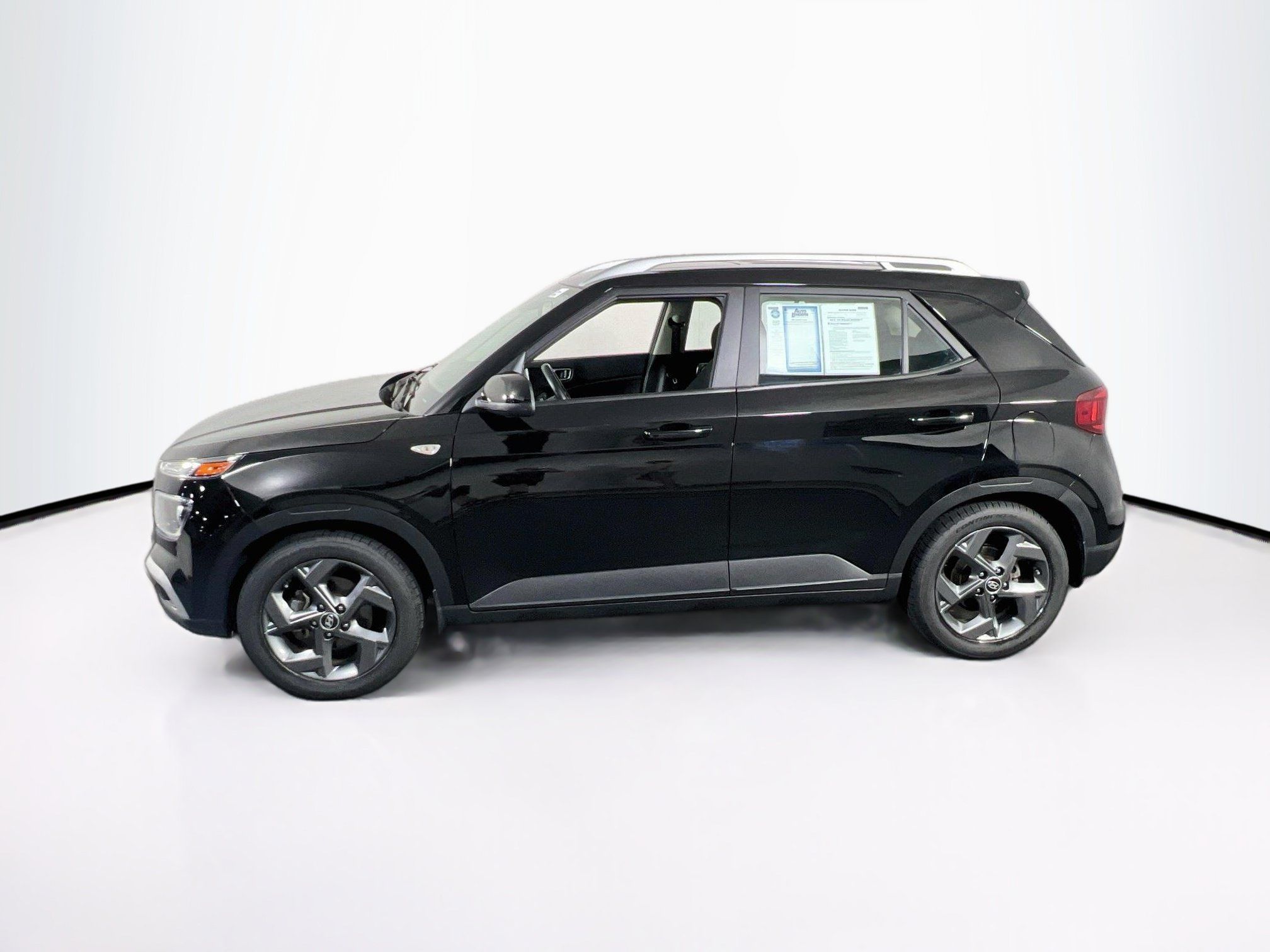 Used 2023 Hyundai Venue SEL FWD image 8