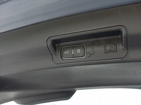 Used 2025 Ford Explorer Active RWD image 15